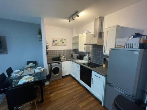 Seven Suites - Beautiful 2-Bed Apartment with Parking in Watford Central